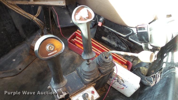 image for item DC5635 2002 International 4900 dump truck