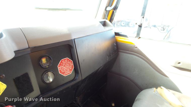 image for item DC5635 2002 International 4900 dump truck