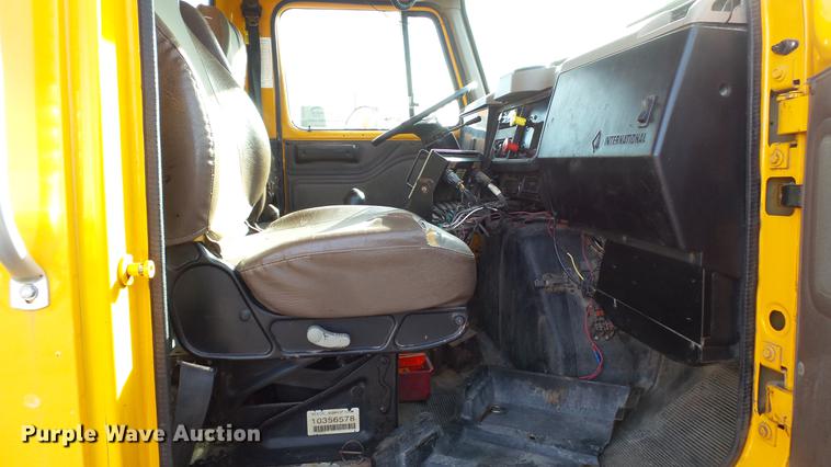 image for item DC5635 2002 International 4900 dump truck