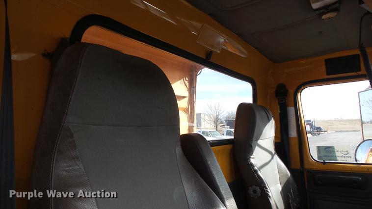 image for item DC5635 2002 International 4900 dump truck