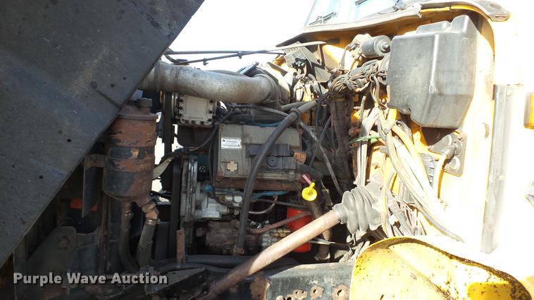 image for item DC5635 2002 International 4900 dump truck