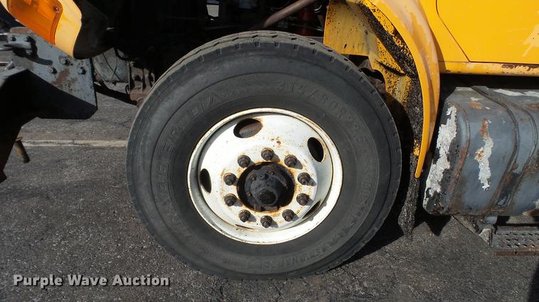 image for item DC5635 2002 International 4900 dump truck