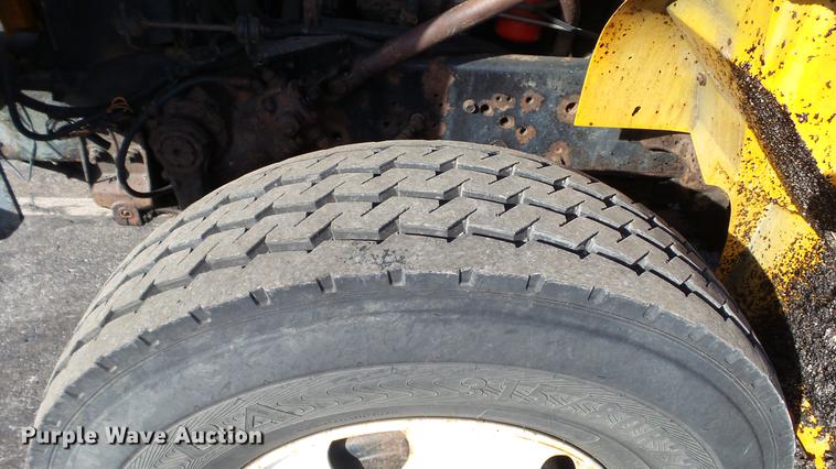 image for item DC5635 2002 International 4900 dump truck