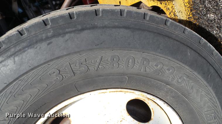 image for item DC5635 2002 International 4900 dump truck