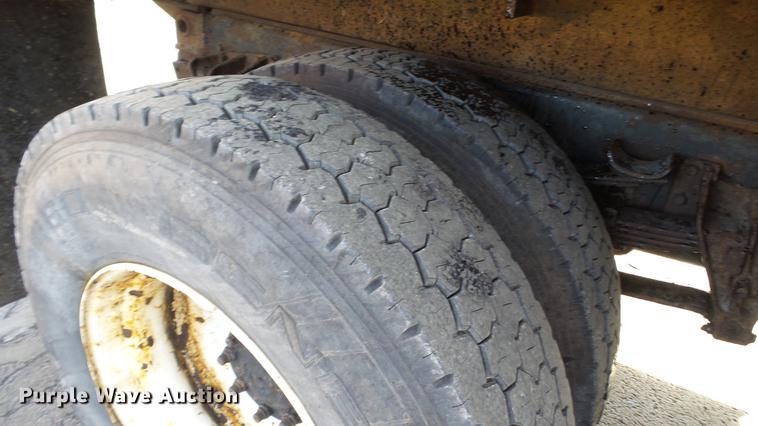 image for item DC5635 2002 International 4900 dump truck