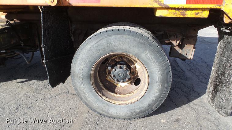 image for item DC5635 2002 International 4900 dump truck