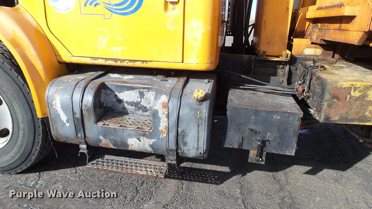 image for item DC5635 2002 International 4900 dump truck