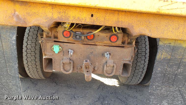 image for item DC5635 2002 International 4900 dump truck