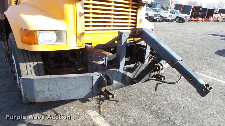 image for item DC5635 2002 International 4900 dump truck