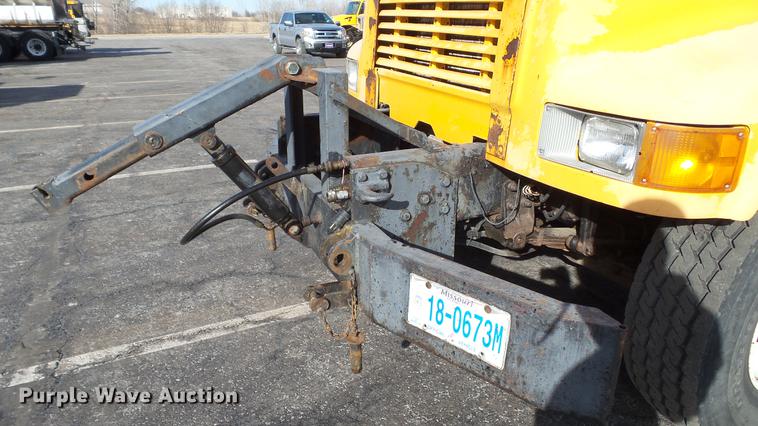 image for item DC5635 2002 International 4900 dump truck
