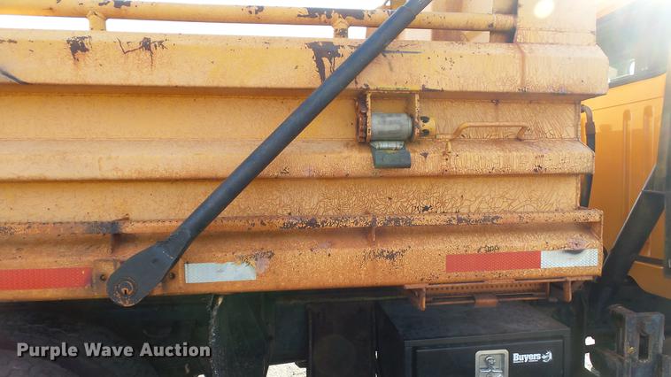 image for item DC5635 2002 International 4900 dump truck