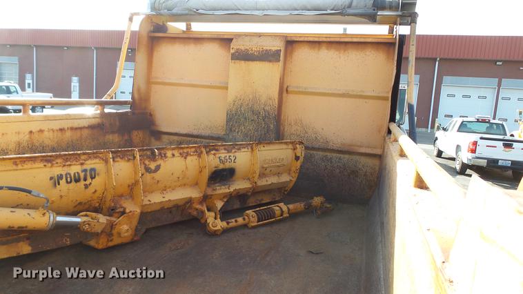 image for item DC5635 2002 International 4900 dump truck