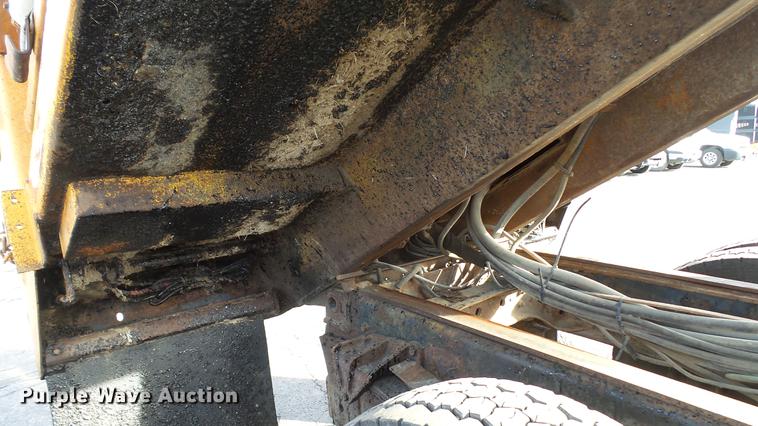 image for item DC5635 2002 International 4900 dump truck