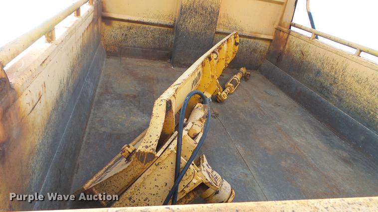 image for item DC5635 2002 International 4900 dump truck