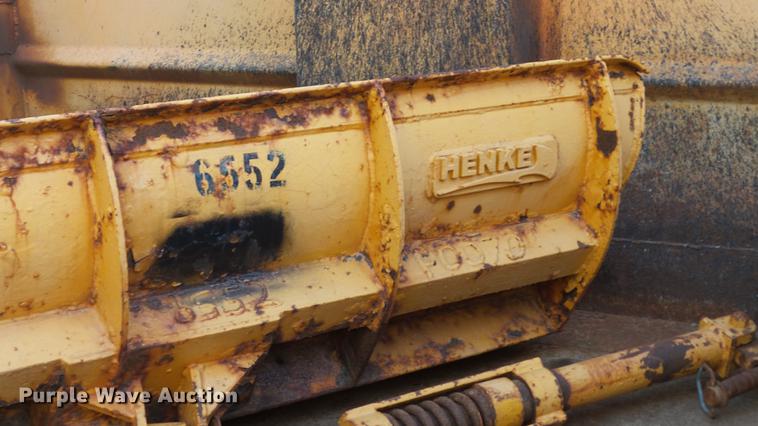 image for item DC5635 2002 International 4900 dump truck