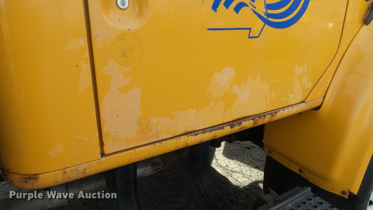 image for item DC5635 2002 International 4900 dump truck