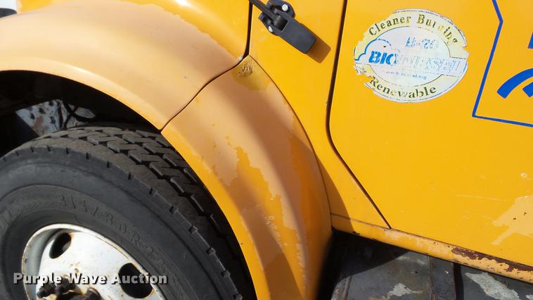 image for item DC5635 2002 International 4900 dump truck