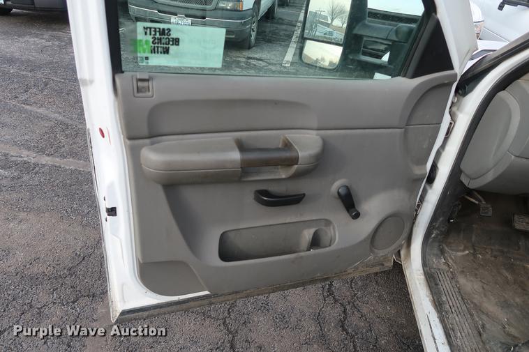 image for item DC5647 2007 Chevrolet Silverado 1500 pickup truck