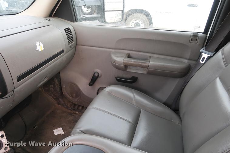 image for item DC5647 2007 Chevrolet Silverado 1500 pickup truck