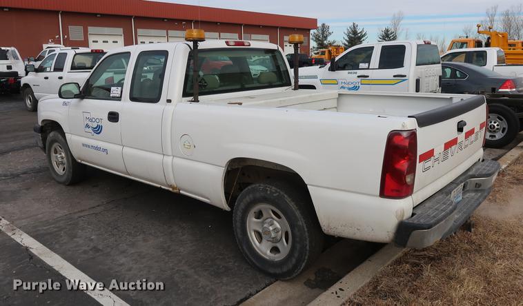 image for item DC5648 2003 Chevrolet Silverado 1500 Ext. Cab pickup truck