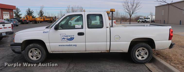 image for item DC5648 2003 Chevrolet Silverado 1500 Ext. Cab pickup truck