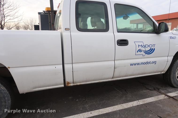 image for item DC5648 2003 Chevrolet Silverado 1500 Ext. Cab pickup truck