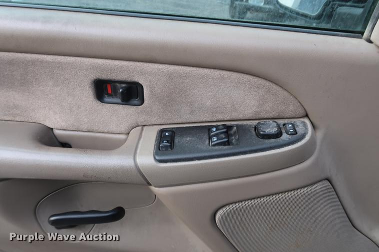 image for item DC5648 2003 Chevrolet Silverado 1500 Ext. Cab pickup truck