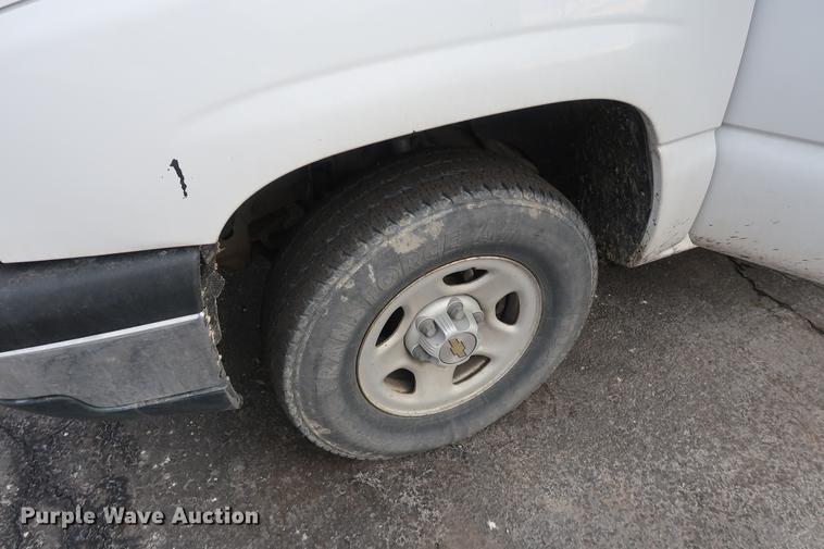 image for item DC5648 2003 Chevrolet Silverado 1500 Ext. Cab pickup truck