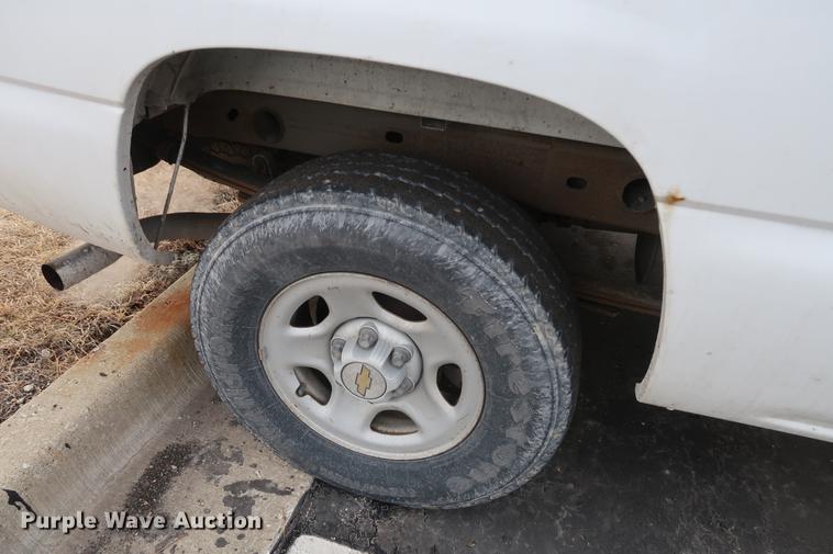 image for item DC5648 2003 Chevrolet Silverado 1500 Ext. Cab pickup truck