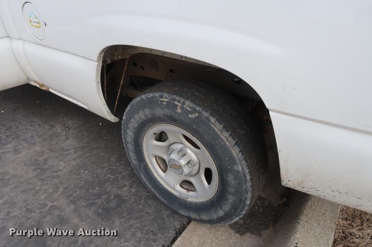 image for item DC5648 2003 Chevrolet Silverado 1500 Ext. Cab pickup truck