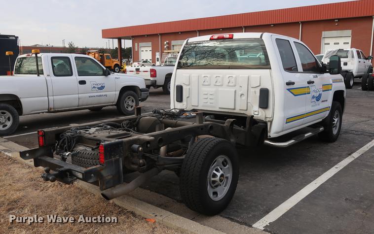image for item DC5650 2015 Chevrolet Silverado 2500HD Double Cab pickup truck cab and chassis