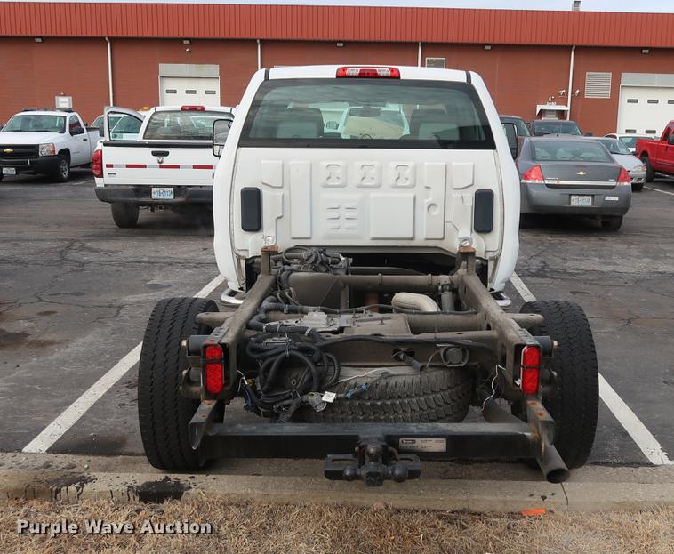 image for item DC5650 2015 Chevrolet Silverado 2500HD Double Cab pickup truck cab and chassis