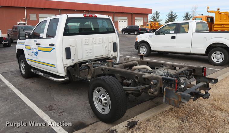 image for item DC5650 2015 Chevrolet Silverado 2500HD Double Cab pickup truck cab and chassis