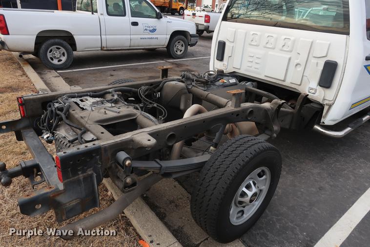 image for item DC5650 2015 Chevrolet Silverado 2500HD Double Cab pickup truck cab and chassis