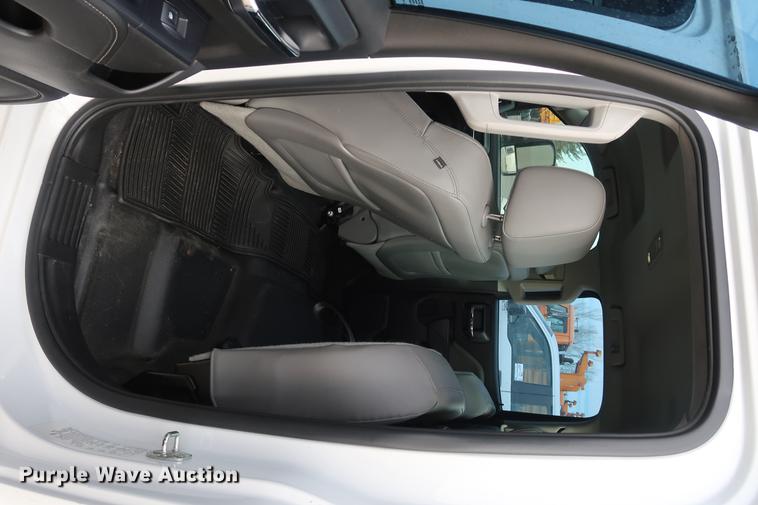 image for item DC5650 2015 Chevrolet Silverado 2500HD Double Cab pickup truck cab and chassis