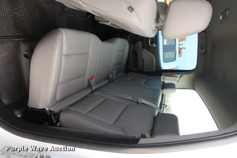 image for item DC5650 2015 Chevrolet Silverado 2500HD Double Cab pickup truck cab and chassis