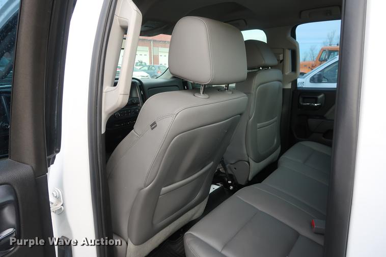 image for item DC5650 2015 Chevrolet Silverado 2500HD Double Cab pickup truck cab and chassis