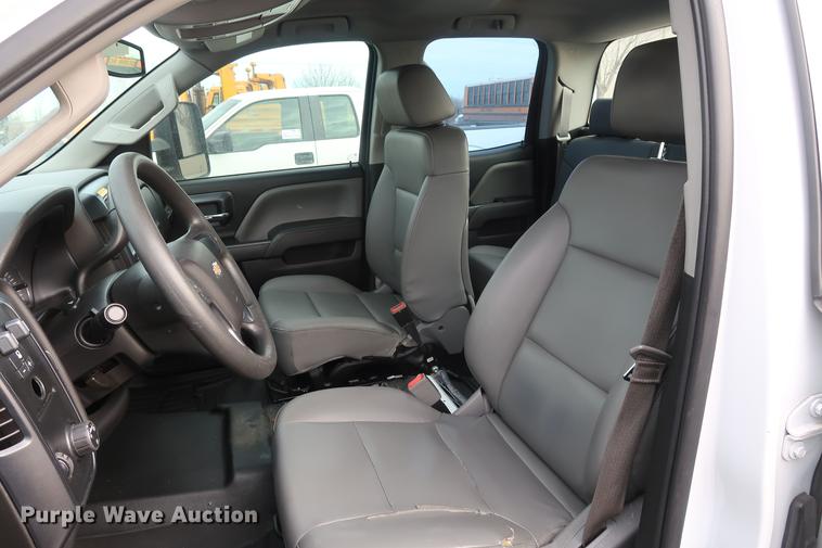 image for item DC5650 2015 Chevrolet Silverado 2500HD Double Cab pickup truck cab and chassis