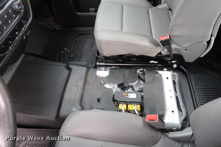 image for item DC5650 2015 Chevrolet Silverado 2500HD Double Cab pickup truck cab and chassis