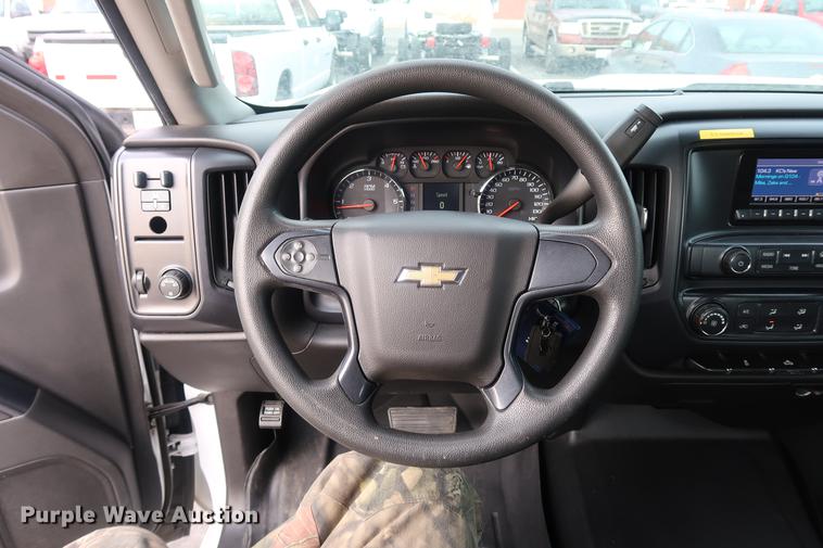 image for item DC5650 2015 Chevrolet Silverado 2500HD Double Cab pickup truck cab and chassis