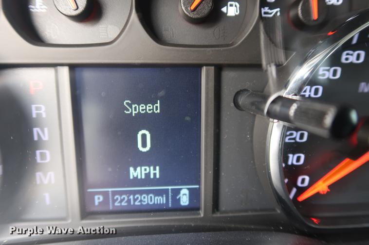 image for item DC5650 2015 Chevrolet Silverado 2500HD Double Cab pickup truck cab and chassis