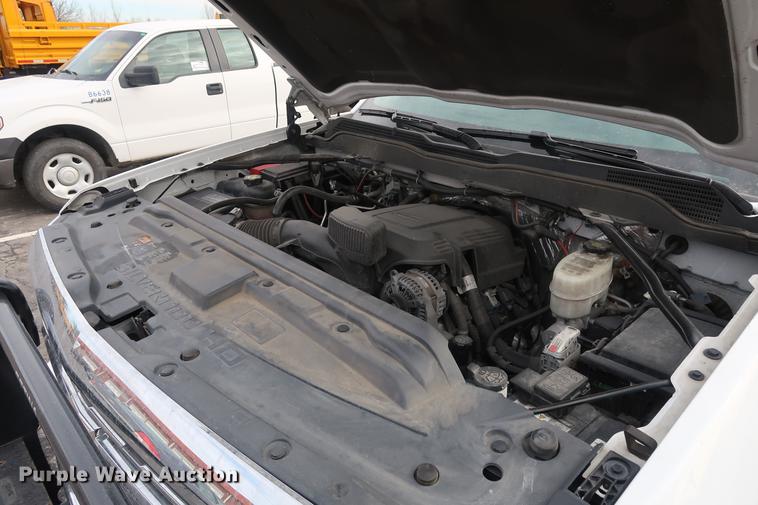 image for item DC5650 2015 Chevrolet Silverado 2500HD Double Cab pickup truck cab and chassis