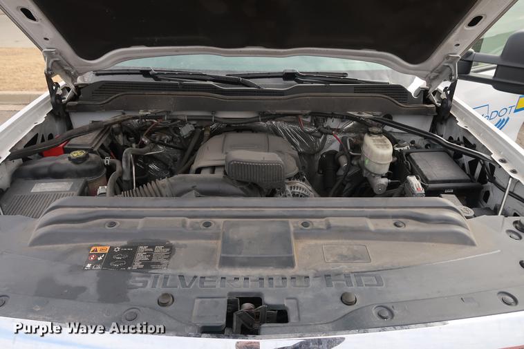 image for item DC5650 2015 Chevrolet Silverado 2500HD Double Cab pickup truck cab and chassis