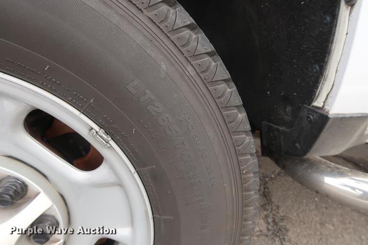 image for item DC5650 2015 Chevrolet Silverado 2500HD Double Cab pickup truck cab and chassis