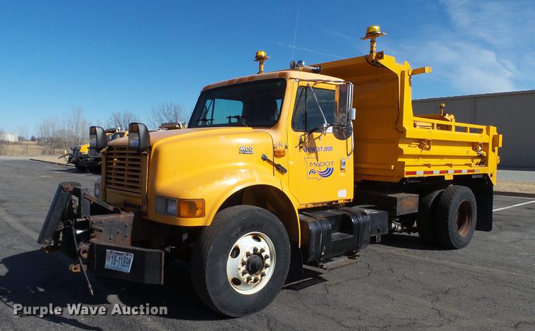 image for item DC5653 2002 International 4900 dump truck