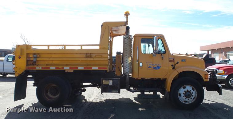 image for item DC5653 2002 International 4900 dump truck