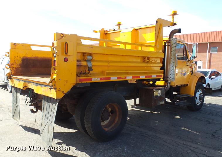 image for item DC5653 2002 International 4900 dump truck