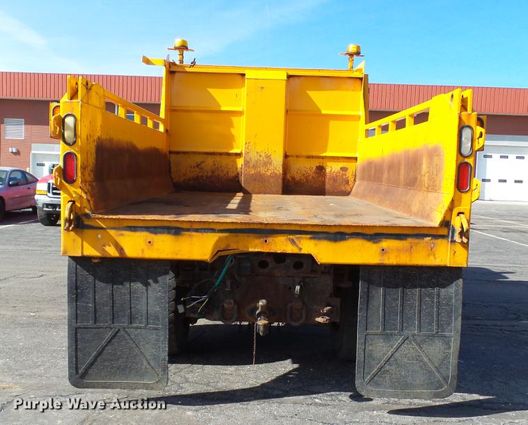 image for item DC5653 2002 International 4900 dump truck