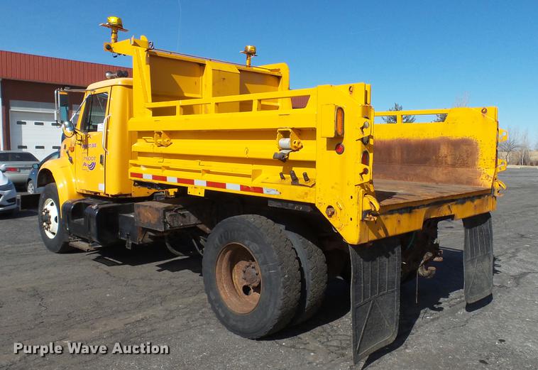 image for item DC5653 2002 International 4900 dump truck