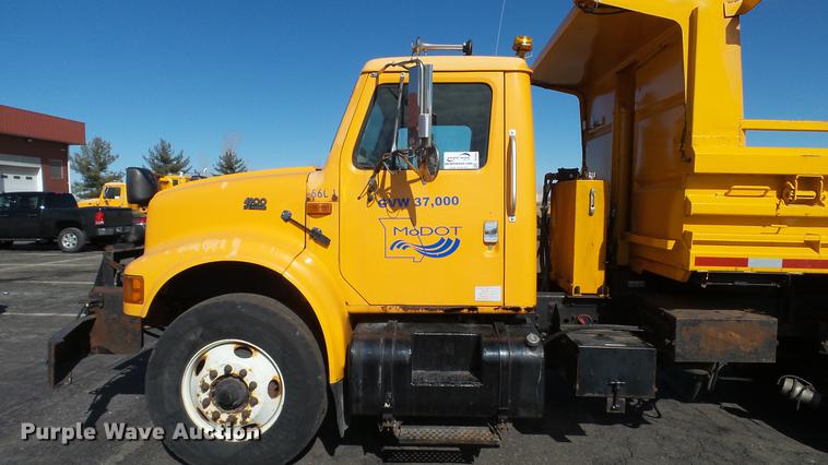 image for item DC5653 2002 International 4900 dump truck